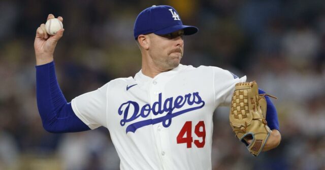 Dodgers zaraďujú odľahčovača Blakea Treinena na zoznam zranených
