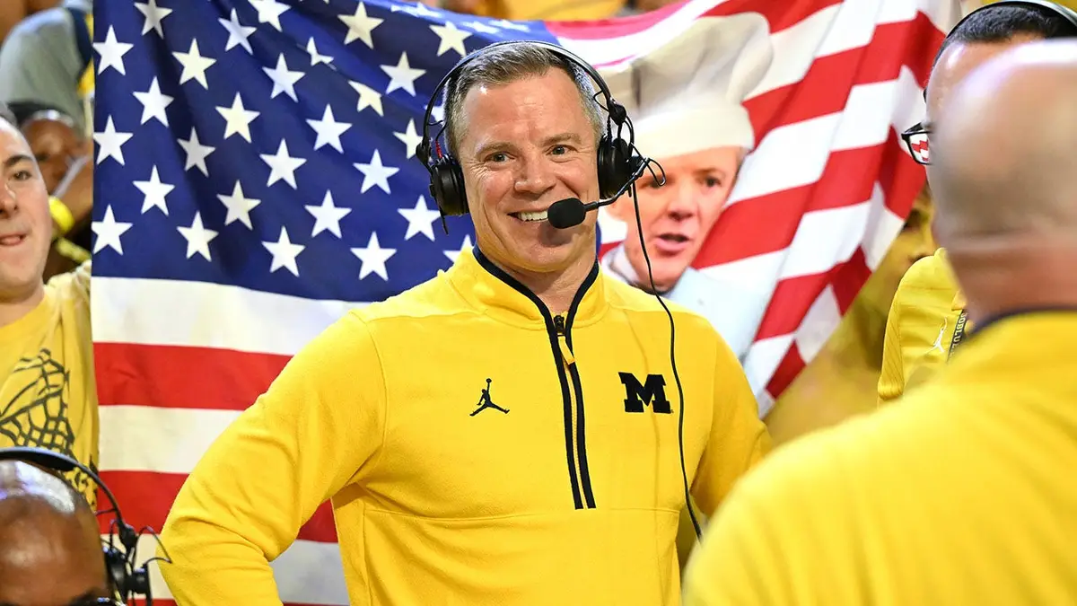 Hlavný tréner Michiganu Dusty May hovoril s médiami po basketbalovom zápase.