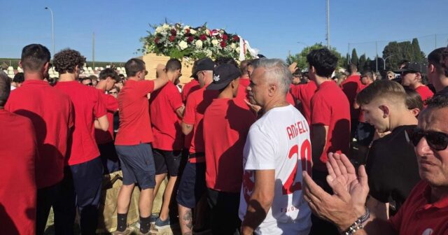 Dvaja futbalisti zabití pri hororovej autonehode, keď klub vzdal hold Dvaja futbalisti zabití pri hororovej autonehode, keď klub vzdal hold | Futbal | Šport