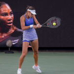 Emma Raducanu a Katie Boulter ustúpili v prospech Sereny Williamsovej v Queen's