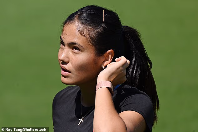 Pochybnosti o zraneniach víria okolo Emmy Raducanuovej len štyri dni pred Wimbledonom