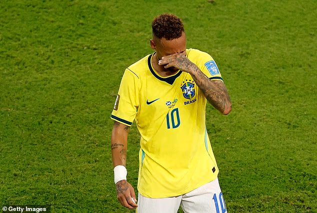 Emocionálny Neymar sa rozplakal po tom, čo sa vrátil do Brazílie - 981 DNÍ po poslednom vystúpení - počas víťazstva na Svetovom pohári nad Škótskom