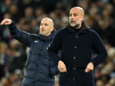 Enzo Maresca do Man City ovplyvnili rokovania Chelsea po predčasnom odchode Blues Pep Guardiola, manažér Manchestru City, reaguje, ako Enzo Maresca, manažér Chelsea (zakrytý), dáva pokyny tímu počas zápasu Premier League medzi Manchester City FC a Chelsea FC na Etihad Stadium 25. januára 2025 v Manchestri v Anglicku.
