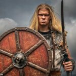 Erling Haaland pózuje vo výstroji Viking na fotení pred Nórskom na majstrovstvá sveta