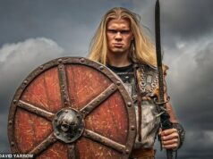 Erling Haaland a jeho spoluhráči z Nórska pod paľbou za ich pozoruhodné fotenie družiny „Viking“ na majstrovstvách sveta – ako to kritici nazývajú „šovinistické“ a spájajú to s neonacistami Erling Haaland pózuje vo výstroji Viking na fotení pred Nórskom na majstrovstvá sveta