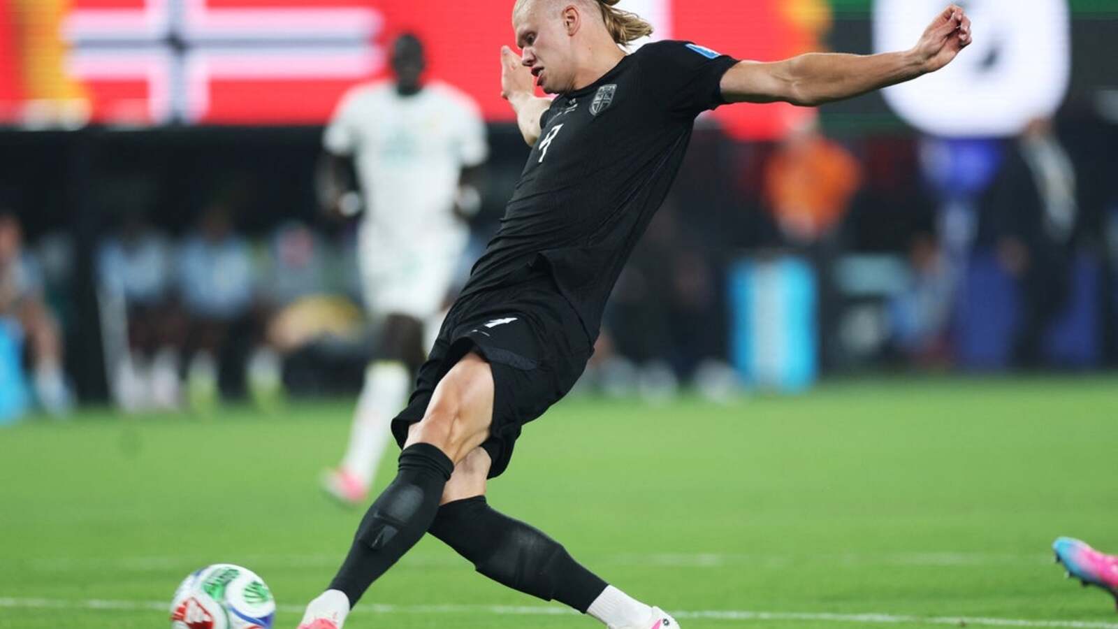 Erling Haaland previedol Nórsko cez Senegal do 32. kola