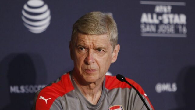 26. júla 2016; San Jose, CA, USA; Hlavný tréner Arsenalu Arsene Wenger počas spoločnej tlačovej konferencie MLS All Star Game vo Fairmont San Jose. Povinný kredit: Jerry Lai-Imagn Images