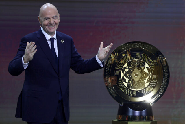 FIFA zavedie od roku 2027 prelomovú reguláciu prestupov Donald Trump a Gianni Infantino