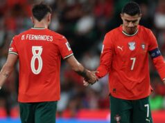 Fanúšik Cristiana Ronalda vo virálnom komentári na Instagrame požaduje, aby Bruno Fernandes „bojoval za neho“. Fanúšik Cristiana Ronalda vo virálnom komentári na Instagrame požaduje, aby Bruno Fernandes „bojoval za neho“.