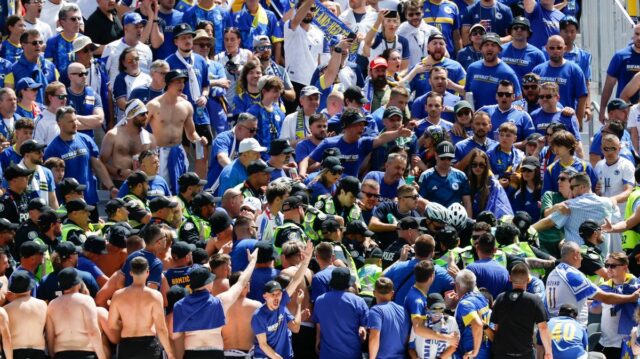 Fanúšikov zatkli na zápase majstrovstiev sveta po zásahu polície na Torontská polícia a bosnianski fanúšikovia