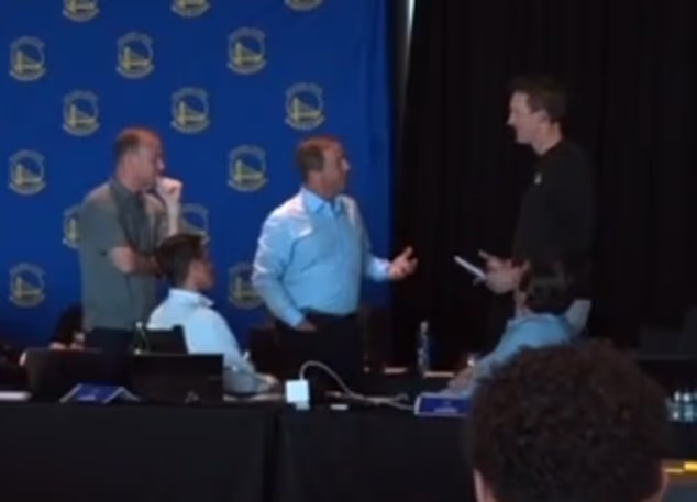 Fanúšikovia veria, že majiteľ Warriors Joe Lacob a GM Mike Dunleavy sa pohádali tesne predtým, ako oznámili svoj výber s 11. celkovým výberom.