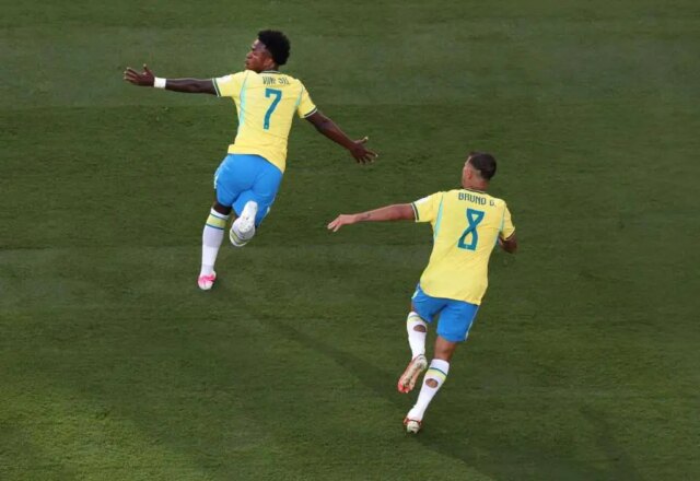 Fanúšikovia fajčia nad cenou MOTM hviezdy Realu Madrid World Cup Fanúšikovia fajčia nad cenou MOTM hviezdy Realu Madrid World Cup