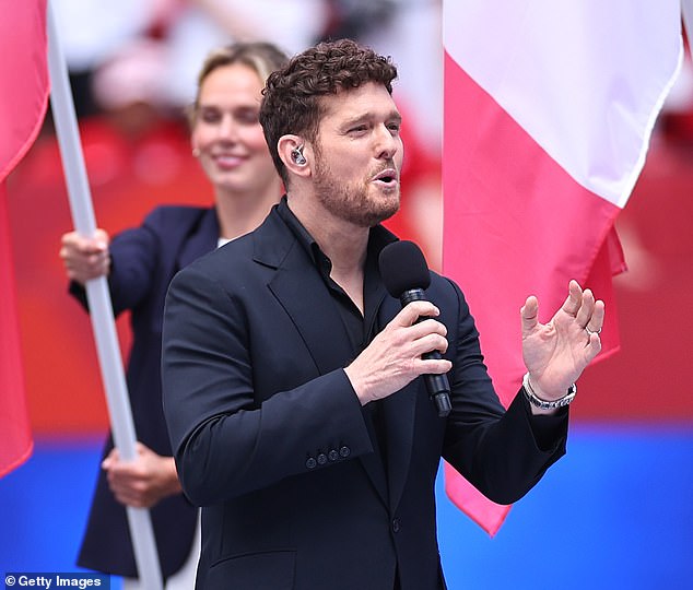 Fanúšikovia kritizovali „rozmrazeného“ Michaela Bubla kvôli „odpadu“ otváracieho ceremoniálu Svetového Kanadskí futbaloví fanúšikovia brutálne surovili Michaela Bubla za jeho slávnostné vystúpenie na majstrovstvách sveta