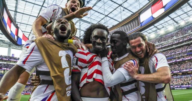 Fotografie: USA porazili Paraguaj v otváracom zápase Svetového pohára
