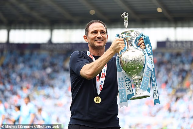Frank Lampard dal Coventry pred návratom do Premier League obrovskú podporu podpisom novej trojročnej zmluvy.