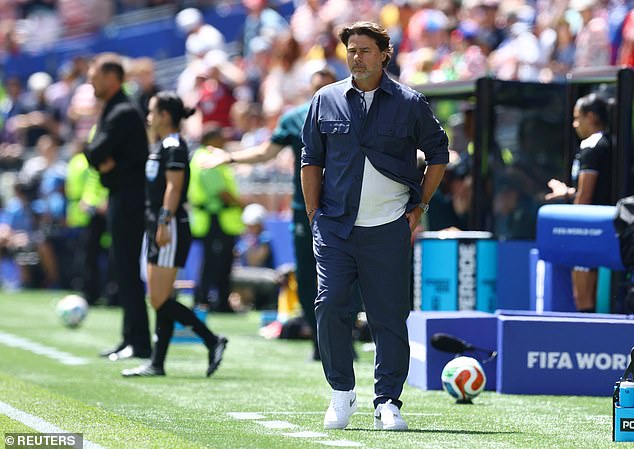 Futbaloví fanúšikovia USA presvedčili trénera majstrovstiev sveta Mauricia Pochettina, ktorý Fanúšikovia majstrovstiev sveta v USA si myslia, že tréner Mauricio Pochettino vyzerá ako Russell Crowe