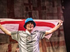 Futbalový fanúšik, ktorý si zapálil zadok, je „ideálnym“ príbehom na rozžiarenie javiska Fanúšikovia na Leicester Square pred finále Eura v roku 2021