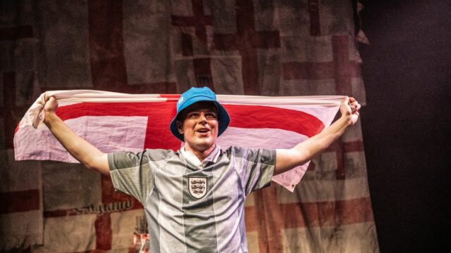 Fanúšikovia na Leicester Square pred finále Eura v roku 2021