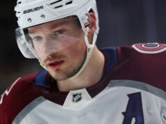 GM sľubuje, že hviezda Cale Makar ukončí svoju kariéru s Avalanche 11. mája 2026; Saint Paul, Minnesota, USA; Obranca Colorada Avalanche Cale Makar (8) sleduje druhú tretinu štvrtého zápasu druhého kola play-off o Stanley Cup 2026 proti Minnesote Wild v Grand Casino Arena. Povinný kredit: Matt Krohn-Imagn Images