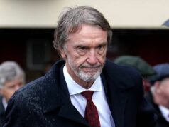Glazers by mohli donútiť Sira Jima Ratcliffa odísť z Man Utd, keďže šejk Jassim dostal termín prevzatia Sir Jim Ratcliffe sa pozerá