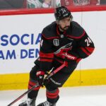 Gól v presilovej hre Setha Jarvisa OT pozdvihol Hurricanes za Golden Knights