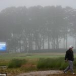 Golfové hviezdy sa ponáhľajú späť do klubovne, pretože US Open je POZASTAVENÉ len niekoľko minút po začiatku hry