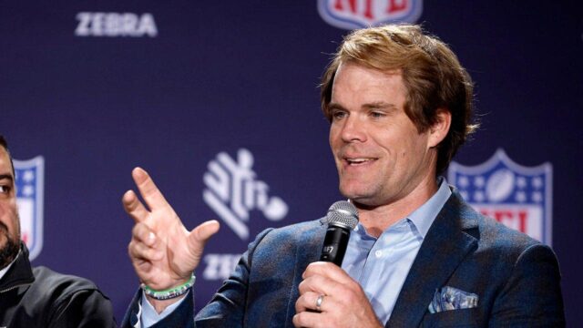 Greg Olsen sa venuje kontroverzii streamovania NFL a diskusii o trávniku
