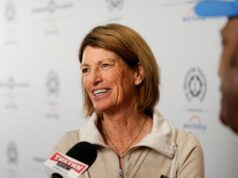 HOFer Juli Inkster, 65, bude hrať tímové podujatie LPGA s Angel Yin 1. mája 2024; Columbus, OH, USA; Ocenenie pamätného turnaja v roku 2024 Juli Inkster hovorí s médiami po obede legiend Memorial Tournament v Ohio Union.