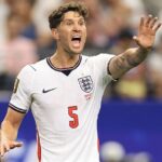 John Stones hral na ľavej strane strednej obrany za Anglicko proti Chorvátsku - jeho zvyčajná pozícia je vpravo