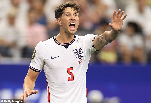 John Stones hral na ľavej strane strednej obrany za Anglicko proti Chorvátsku - jeho zvyčajná pozícia je vpravo