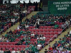 Hanba na majstrovstvách sveta, keďže stovky miest zostali prázdne pre Južnú Kóreu a Česko… napriek tomu, že FIFA sa chváli „bezprecedentným“ dopytom Južná Kórea a Česko odohrali druhý zápas majstrovstiev sveta pred mnohými prázdnymi miestami