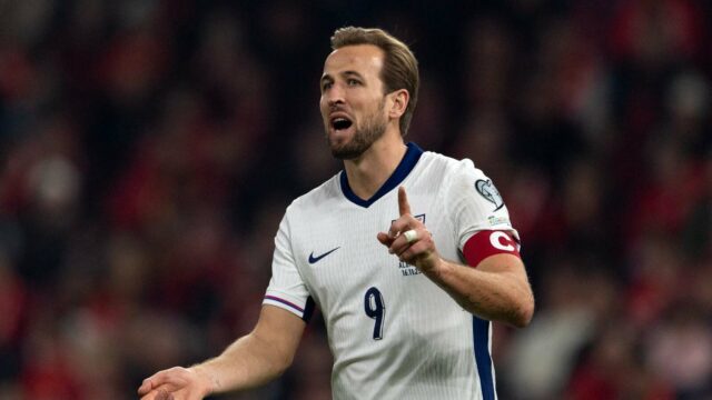 Harry Kane dáva country superhviezde Elle Langleyovej darček k Svetovému poháru po „úžasnom“ koncerte
