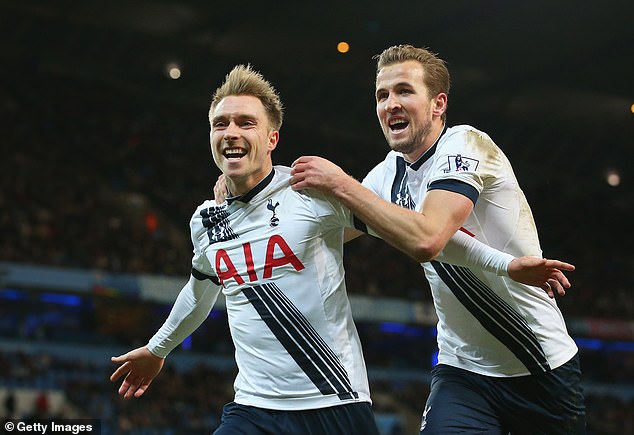 Harry Kane hovorí Christianovi Eriksenovi, že „musí urobiť nejaké rozhodnutia“ Harry Kane (vpravo) priznal, že bývalý tímový kolega z Tottenhamu Christian Eriksen (vľavo) „musí urobiť nejaké rozhodnutia“