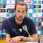 BELEHRAD, SRBSKO - 8. SEPTEMBER: Angličan Harry Kane hovorí pre médiá počas tlačovej konferencie na štadióne Rajka Mitica 9. septembra 2025 v srbskom Belehrade. (Foto: Michael Regan/Getty Images)