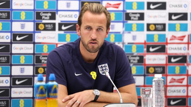BELEHRAD, SRBSKO - 8. SEPTEMBER: Angličan Harry Kane hovorí pre médiá počas tlačovej konferencie na štadióne Rajka Mitica 9. septembra 2025 v srbskom Belehrade. (Foto: Michael Regan/Getty Images)