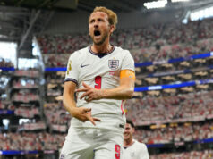 Harry Kane vyrovnal rekord Anglicka vo výhre 4:2 nad Chorvátskom Angličan Harry Kane (9) oslavuje po strelení gólu počas futbalového zápasu L-skupiny majstrovstiev sveta medzi Anglickom a Chorvátskom v texaskom Arlingtone neďaleko Dallasu, v stredu 17. júna 2026.