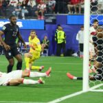 Turecký Kaan Ayhan strelil víťazný gól v nadstavenom čase, čím poslal USA vo štvrtok na MS do prehry 3:2.