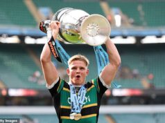 Henry Pollock je anglická forma číslo 8 a jeho víťazná energia mu musí zaručiť štart proti Južnej Afrike – po tom, čo pomohol doviesť Northampton Saints k finálovej sláve Prem Rugby. Henry Pollock pomohol doviesť Northampton Saints k sláve vo finále Prem Rugby