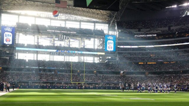 Hlavný tréner Cowboys hovorí, že rolety na štadióne AT&T oberajú fanúšikov Svetového pohára o zážitok
