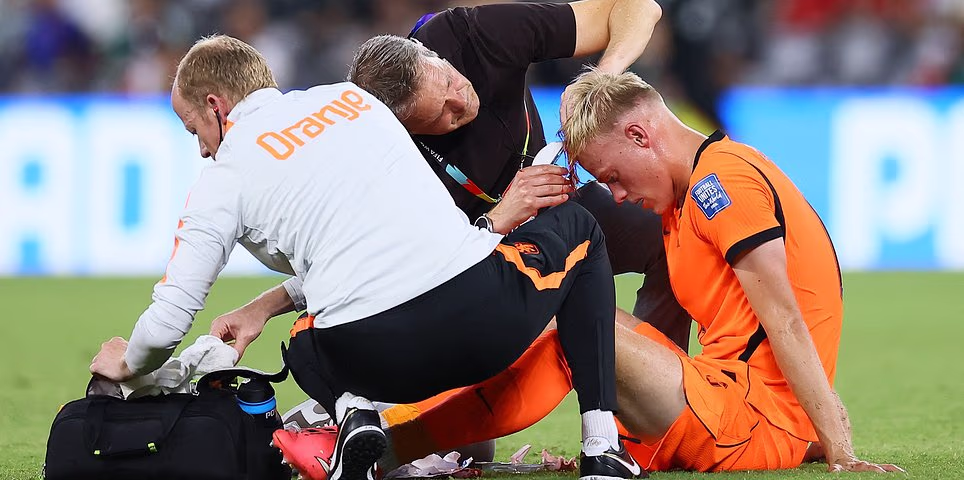 Holandsko vs Maroko - Majstrovstvá sveta posledných 32 NAŽIVO: Hviezda Tottenhamu Jan Paul van Hecke odchádzal od krvi, keď sa hráči postavili proti sebe v divokom súboji v Mexiku