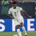 14. októbra 2023; Charlotte, NC, USA; Stredopoliar Ghany Thomas Partey (5) dribloval proti Mexiku počas prvého polčasu na Bank of America Stadium. Povinný kredit: Jim Dedmon-Imagn Images