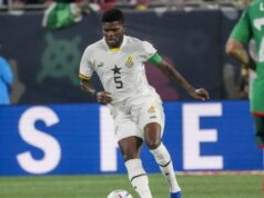 Hráč Ghany, ktorý čelí obvineniu zo znásilnenia, odmietol vstup do Kanady 14. októbra 2023; Charlotte, NC, USA; Stredopoliar Ghany Thomas Partey (5) dribloval proti Mexiku počas prvého polčasu na Bank of America Stadium. Povinný kredit: Jim Dedmon-Imagn Images