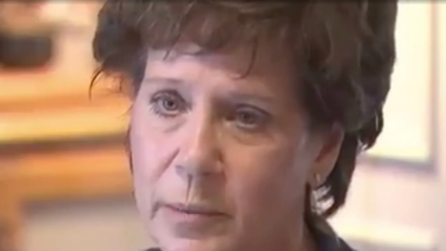 Hrdina Svetového pohára babička zastaví vzburu anglických hráčov tým, že Lynne Brown (68) predala svoj biliardový stôl anglickému tímu