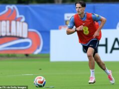 Hviezda Bournemouthu Alex Scott hovorí fanúšikom Liverpoolu, aby sa nadchli pre Andoniho Iraolu a odporúča Reds, aby sa vrátili k heavy metalovému futbalu Alex Scott, znázornený na tréningu Anglicka na Floride, hovorí, že Liverpool môže očakávať návrat k svojmu starému útočnému štýlu pod vedením Andoniho Iraolu.