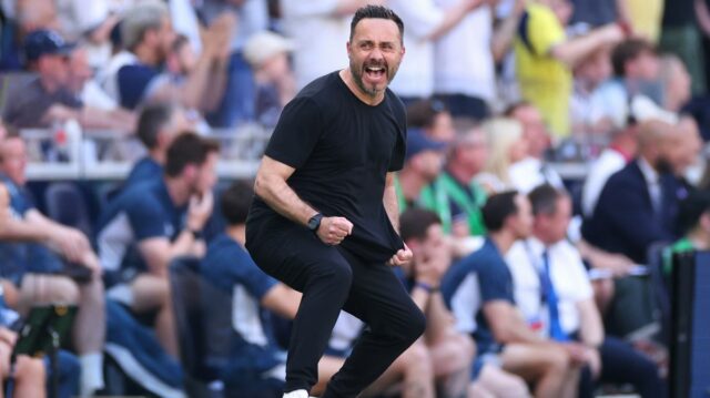 Hlavný tréner Tottenhamu Hotspur Roberto De Zerbi sa toto leto rozhodne o mladom útočníkovi Masonovi Meliu.