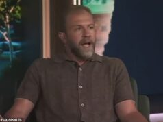 Hviezda amerického futbalu, ktorá sa stala „najnenávidenejším mužom v Austrálii“, vystrelila na Socceroos a ich fanúšikov doteraz najsurovejšie Americký učenec Mike Grella (na obrázku) viac strieľal na Socceroos po tom, čo svojimi urážkami motivoval Aussies.
