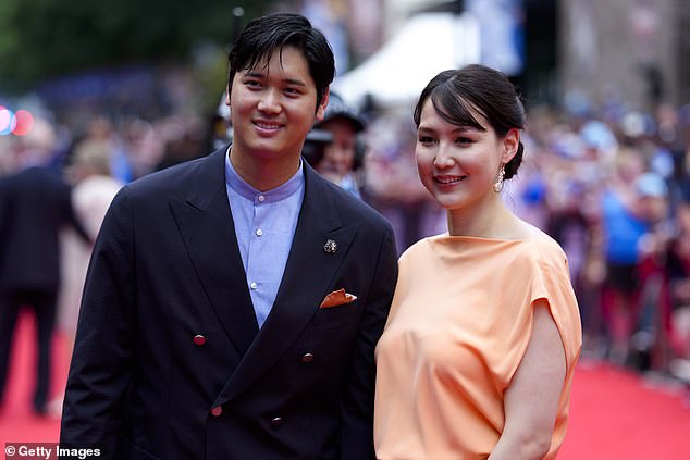 Hviezda skupiny Dodgers Shohei Ohtani a jeho zriedkavo vídaná manželka Dvojcestná hviezda Los Angeles Dodgers Shohei Ohtani je teraz dvojnásobným otcom po tom, čo s manželkou Mamiko v sobotu oznámili narodenie ich druhého dieťaťa.