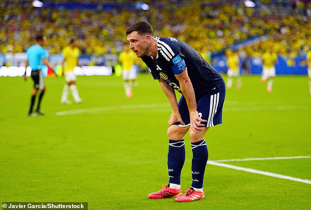 Kapitán Škótska Andy Robertson je len jedným z niekoľkých hráčov, ktorí na MS zaostali