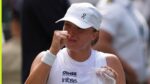 Iga Swiateková posiela emotívny odkaz, keď plače po víťazstve vo Wimbledone