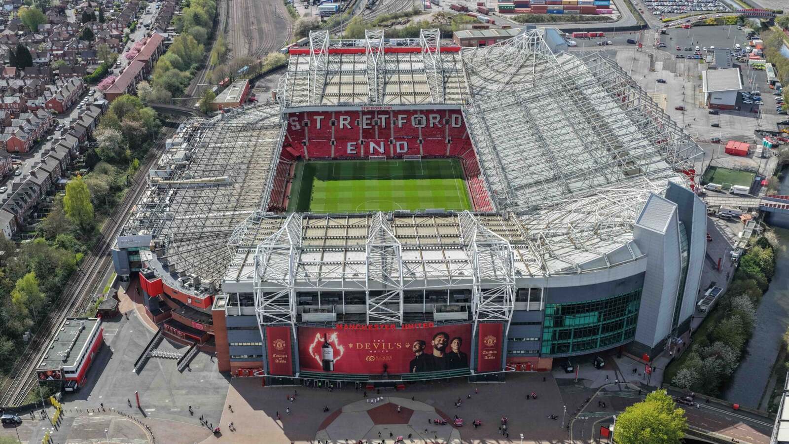 Ineos si stanovilo za cieľ pre Man United 200 miliónov libier, keďže dohoda sa dostane pod radar po oznámení štadióna